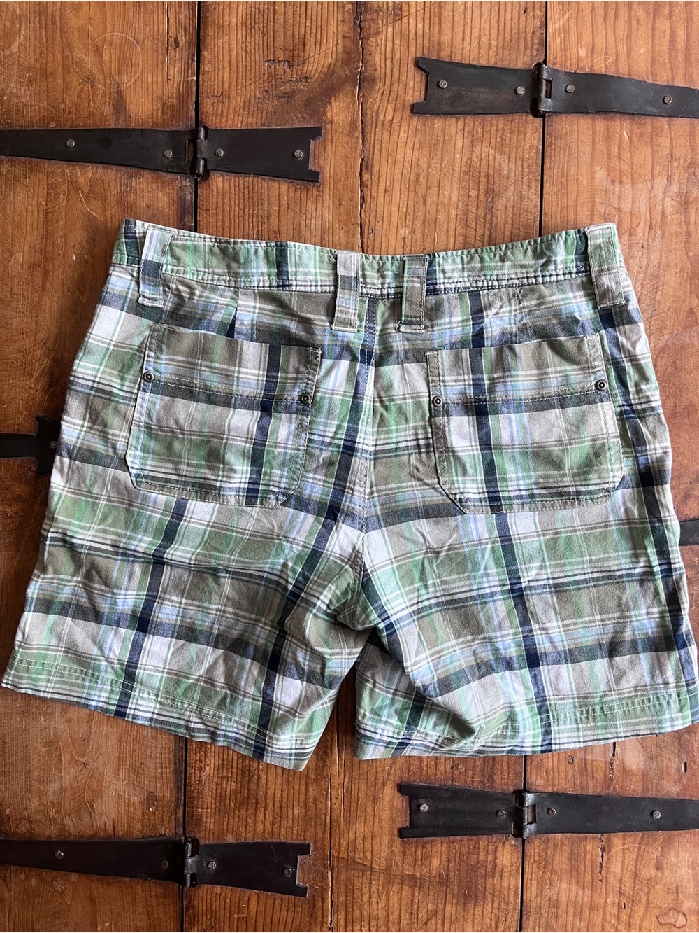 Faded Glory Women's Plaid Cargo Shorts in Green & Blue - Picture 3 of 5